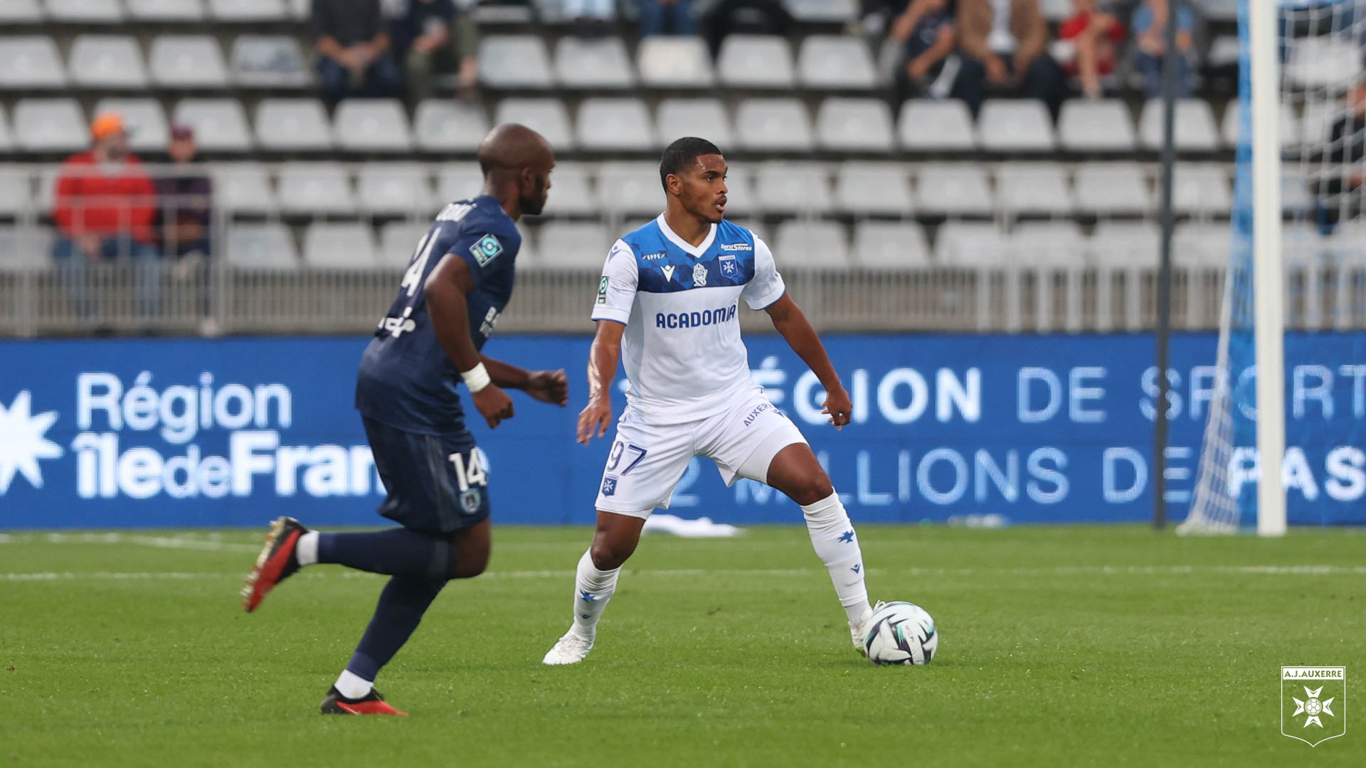 Les Plus Belles Photos Du Succès Face Au Paris FC - AJA